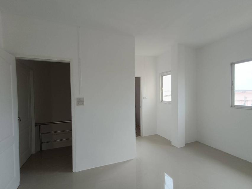 ทาวน์โฮม 3ชั้น หมู่บ้านเพชรทวี พุทธมณฑล สาย5  9