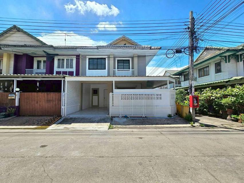 หมู่บ้านพฤกษา10 ถนนบางกรวย-ไทรน้อยทาวน์เฮ้าส์ 2 ชั้น หลังมุม กลับรถ ตกแต่งใหม่พร้อมอยู่ 2