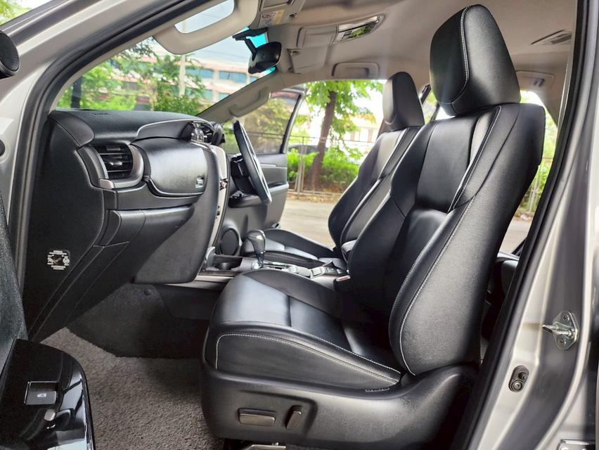 ขายรถ Toyota Fortuner 2.4V 2wd ปี 2023 สีเทา เกียร์ออโต้ 9