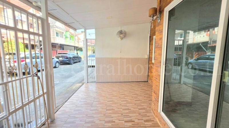 ทาวน์โฮม สวีท โฮมปาร์ค - บางบัวทอง รีโนเวทใหม่ ราคาถูก 2