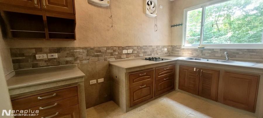 69030160 : ขายบ้านเดี่ยว 2 ชั้น หลังมุม สไตล์โมเดิร์น 4 ห้องนอน พร้อมเรือนรับรอง บนที่ดินขนาด 91.9 ตร.ว. หมู่บ้านวรารมย์ พรีเมี่ยม วัชรพล-จตุโชติ กรุ 15