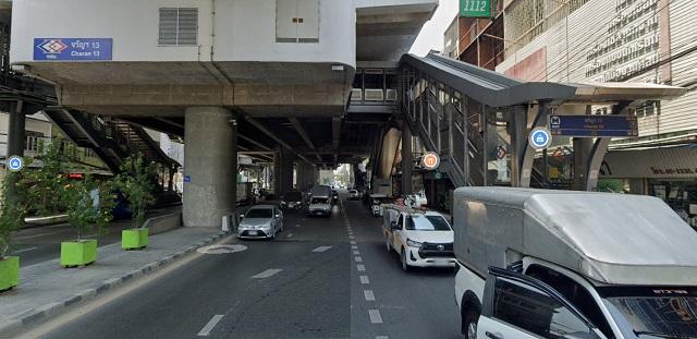 MRTท่าพระ 2.2 กม. 1 นอน จรัญฯ 11-15 MRT จรัญฯ 13 1 กม. ให้เช่าอาคารพาณิชย์ 3 คูหาทะลุกัน กว้างขวาง เหมาะกับเป็นโกดังขนาด