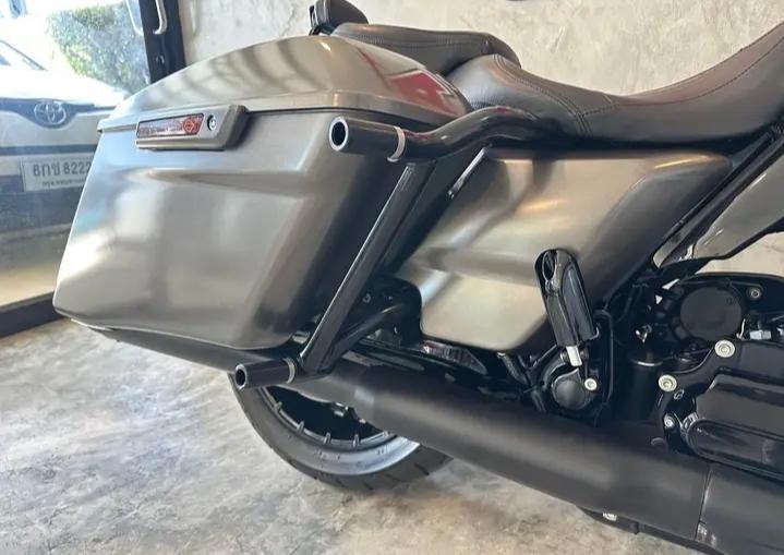 2018 Harley-Davidson Roadking special 3