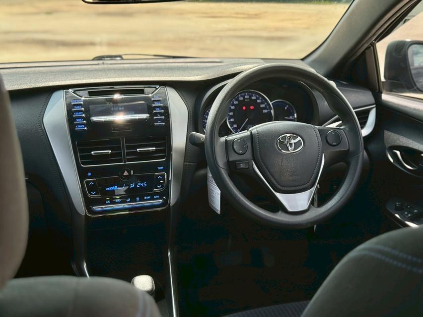 TOYOTA  YARIS  1.2 E  Y 2019  HACTHBACK สีดำ 11