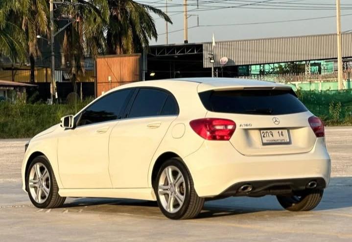 Mercedes-Benz A-Class สีขาว