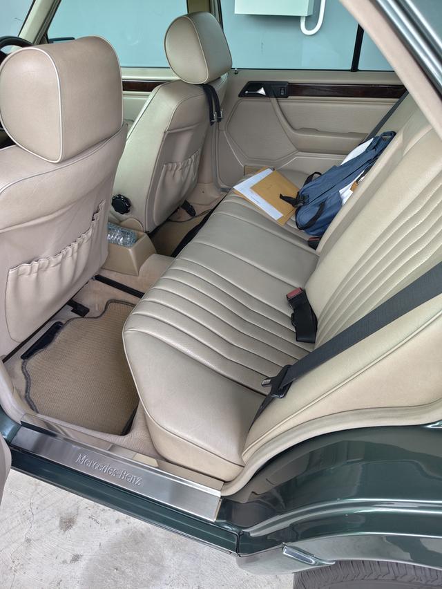 Mercedes Benz w124 e200 โค๊ด C ปี1995 ออโต้ ไม่แก๊ส ภาษี69 พร้อมใช้งาน จัดทรงมาแล้ว หล่อๆ ล้อ+ยางใหม่ 18" สนใจโทร 0983542445 ครับ รูปที่ 10