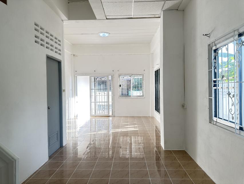 New Renovate Townhouse ร่มเกล้า ซอย 6 แปลงหัวมุม 34 ตรว 2 ห้องนอน 2 ห้องน้ำ 2 ที่จอดรถ  2.35 ลบ 14