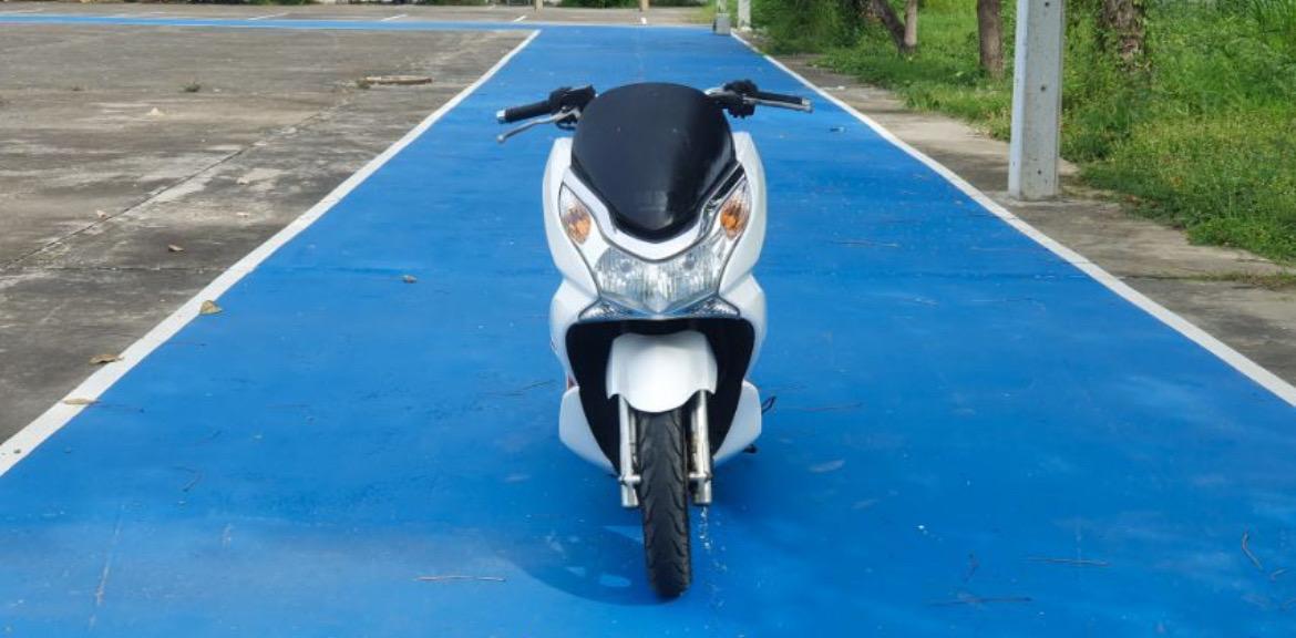 Honda PCX 150 สีขาว - แดง