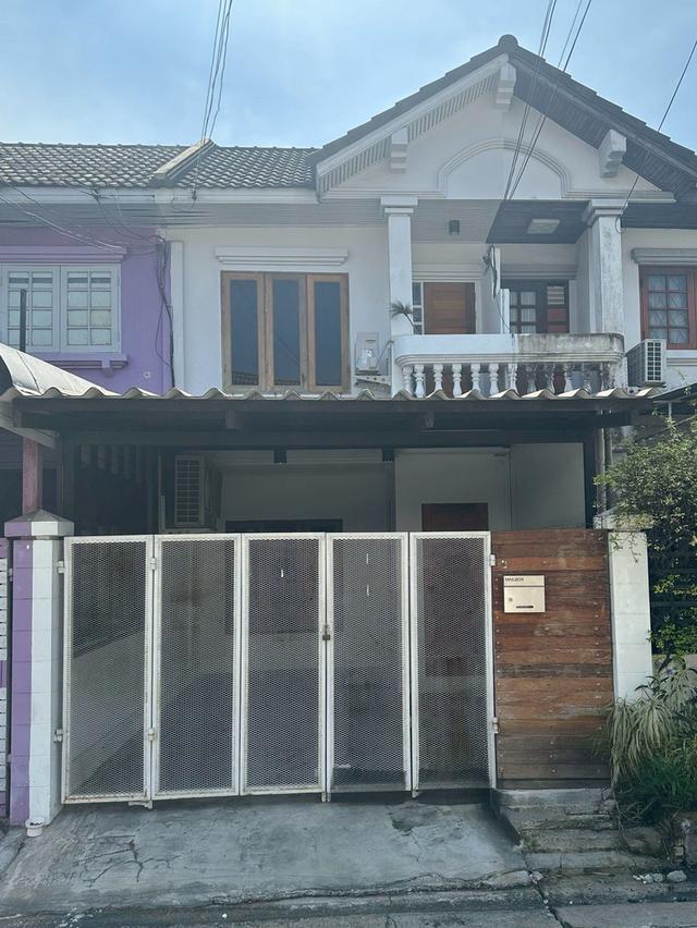 ทฮ รีโนเวทใหม่ ม.สินธร บางกะปิ 12