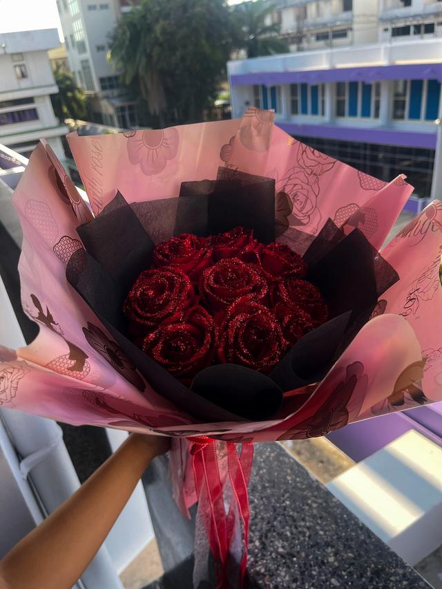 ช่อดอกกุหลาบ 9 ดอก มีกากเพชร หรูหรา