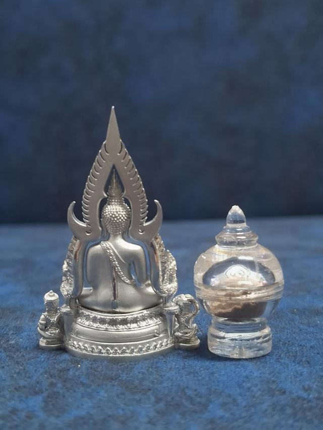 พระพุทธชนิราช เนื้อเงินชุปทองคำขาว รูปที่ 3