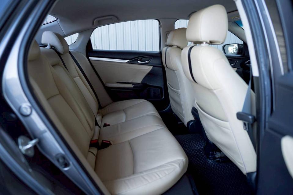 Homda Civic 1.8E ปี16 12