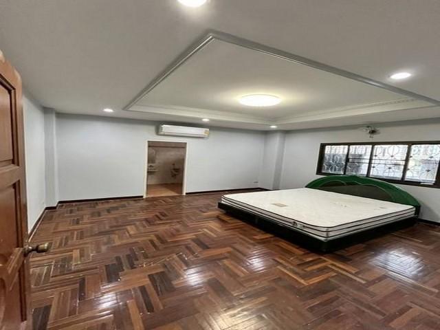 PB5998 ให้เช่าโฮมออฟฟิศ ตึกStand alone 4 ชั้น  เนื้อที่ใช้สอย 1100 ตรม. ทำเลซอยรัชดาภิเษก3 ใกล้ MRT พระราม 9 ใกล้ MRTศูนย์วัฒนธรรมแห่งประเทศไทย 7