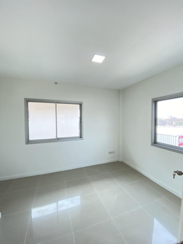 ขาย :ทาวน์เฮาส์ 3 ชั้น, เนื้อที่ 26 ตรว. ซอยรามอินทรา 39 ( ถนนสุขาภิบาล 5 ซอย 5 ) 11