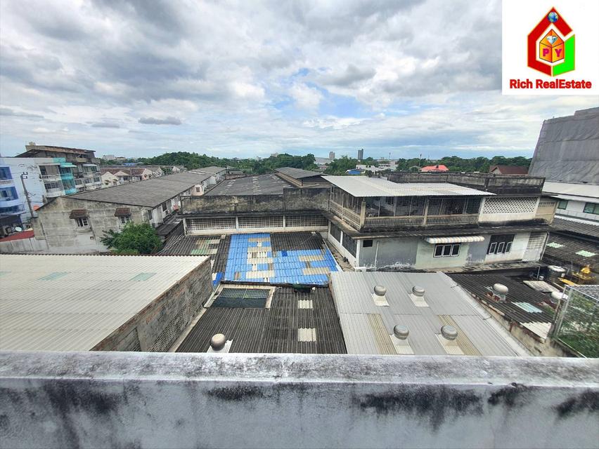 ขายถูกอาคารพาณิชย์ 3.75 ชั้น ซอยเอกชัย 35 แขวงบางขุนเทียน เขตจอมทอง เนื้อที่ดิน 29 ตรว. 3 นอน 2 น้ำ ขายตามสภาพ ติดถนนใหญ่ แหล่งชุมชน มีรถเมล์วิงผ่า 17