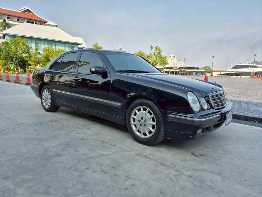 รถขาย Benz E240 W210 ปี 2001 สีดำ เลขไมล์น้อย รูปที่ 5