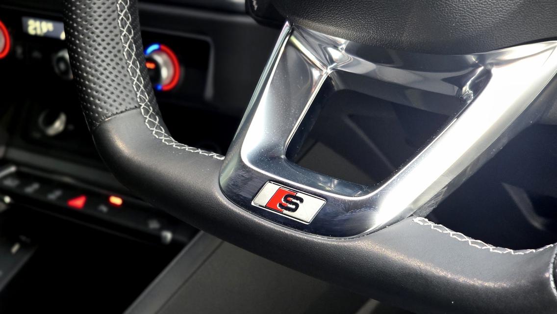รหัสรถ WB36 Audi Q3 Sportback 40TFSI Quattro S Line Black Edition  ปี 2022 16