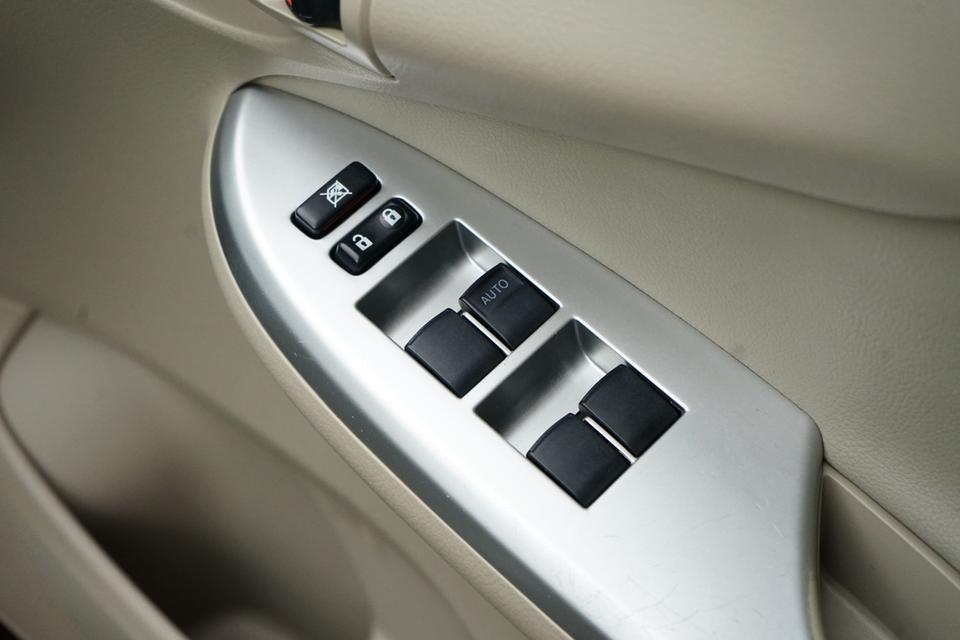 2013 TOYOTA ALTIS 1.6G 12
