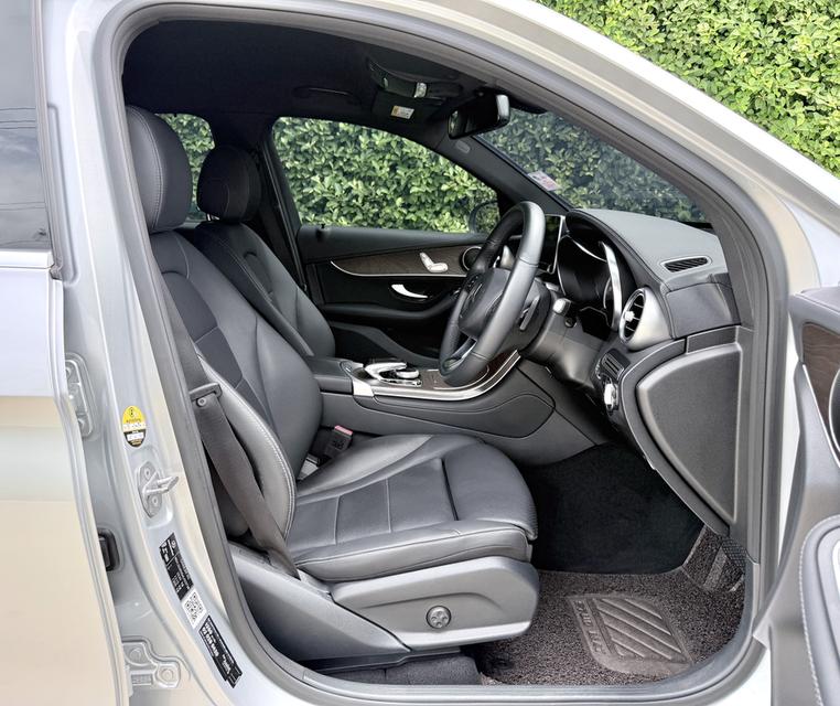 Benz GLC220d 4Matic ปี 2020 สภาพสวย สีเดิมทั้งคัน รูปที่ 7