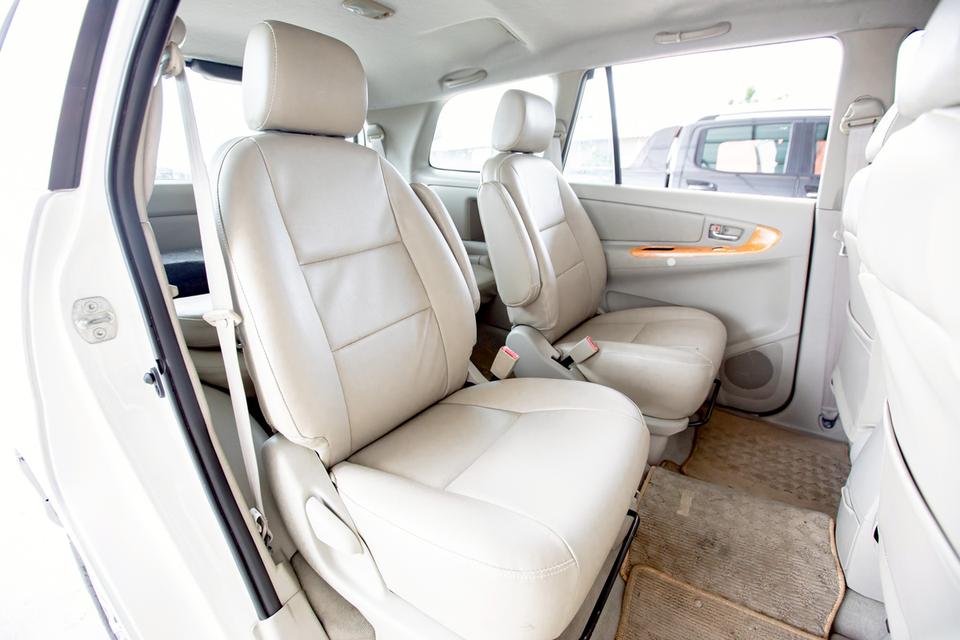 Toyota INNOVA 2.0V AT ปี 2011 สีขาว รุ่นท๊อปสุด 13