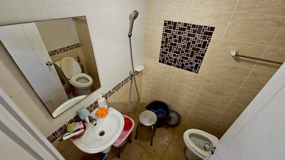 ขายด่วนทาวน์โฮม 2ชั้น 21 ตรว.  หลังมุม 3 นอน 3 น้ำ  หมู่บ้าน กัสโต้ ทาวน์โฮมรามคำแหง  หลังมุม ติดถนนเมน ต้นโครงการ 8