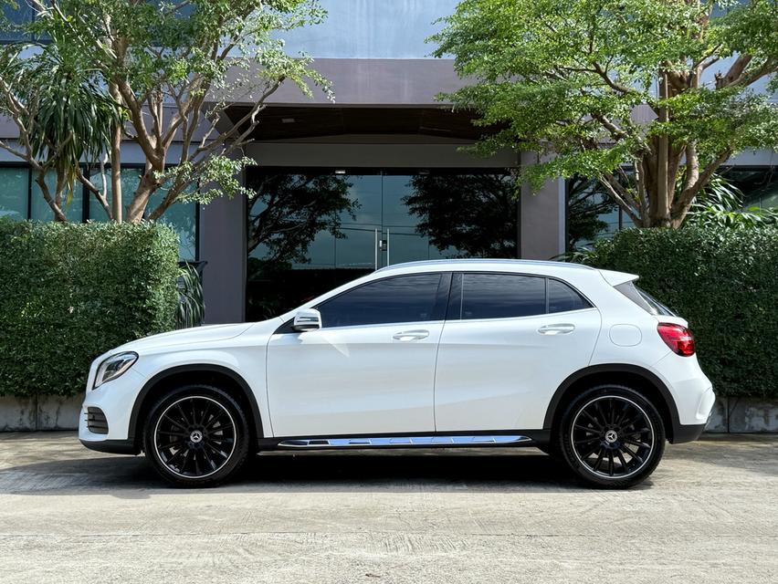 2020 BENZ GLA 250 AMG FACELIFT รถมือเดียวออกป้ายแดง รถวิ่งน้อย เข้าศูนย์ทุกระยะ รถไม่เคยมีอุบัติเหตุครับ