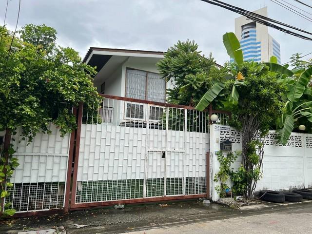 ให้เช่าบ้านเดี่ยว 2 ชั้น 50 ตรว. ซอยวิภาวดี จตุจักร จอมพล จดทะเบียนได้ เลี้ยงสัตว์ได้ 1