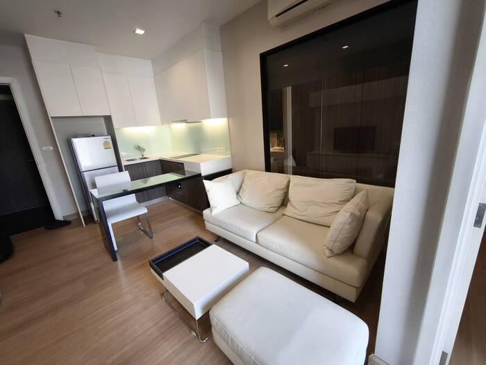 เช่าถูก 17,000 บาท ** 1 ห้องนอน ** รหัส 100011 ** Urbano Absolute Sathorn-Taksin ** ติดรถไฟฟ้า กรุงธน ** 088-398-3835 MR.BOAT 3