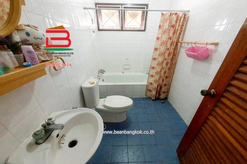 บ้านเดี่ยว หมู่บ้าน ศรีมีนวิลเลจ (ซ.ราษฎร์อุทิศ 40) เนื้อที่ 51 ตรว. ใกล้ตลาดมีนบุรี ถนนราษร์อุทิศ แขวงมีนบุรี เขตมีนบุรี กรุงเทพมหานคร 11
