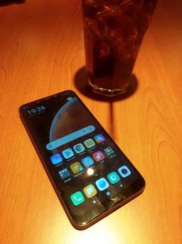  Xiaomi Poco F1 2