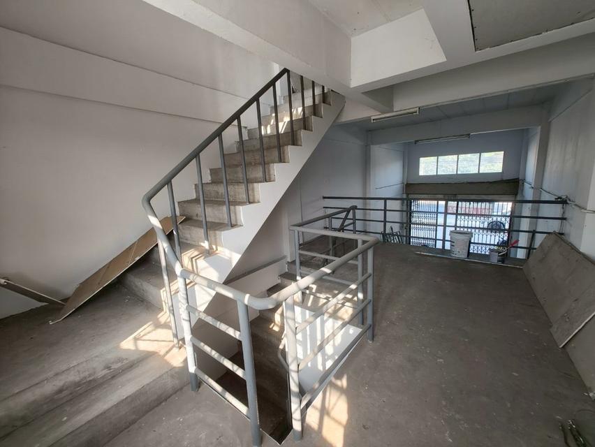 ให้เช่าหรือขาย อาคารพาณิชย์ 4 ชั้น 2 คูหา คูหาละ 20 ตร.ว. ติดถนนเศรษฐกิจ 1 ตำบลนาดี เมืองสมุทรสาคร 6