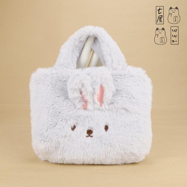 กระเป๋าถือรูปสัตว์ กระต่าย สีเทา 🐰 Animal Plush Handbag ・Rabbit Design・Gray Fluffy ~ Standard・Mini Tote Bag 22 cm ~ DAISO JAPAN ❄️✨ รูปย่อยที่ 2