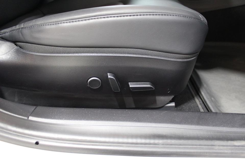 รหัสรถ JRS777 Tesla Model3 Performance  ปี 22  18