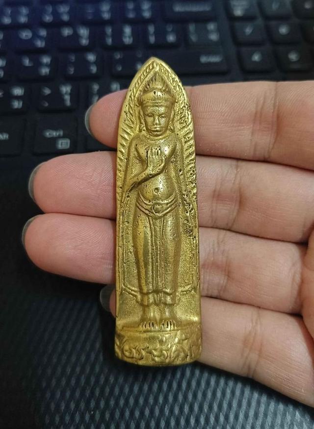 พระร่วงหลังรางปืน ด้านหน้ามีอักษรขอม สวย เก่า หายาก น่าสะสม