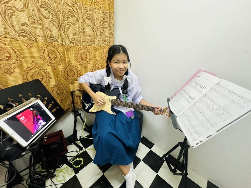 รับสอนกีตาร์ทุกประเภท ที่ Fin Music School 6