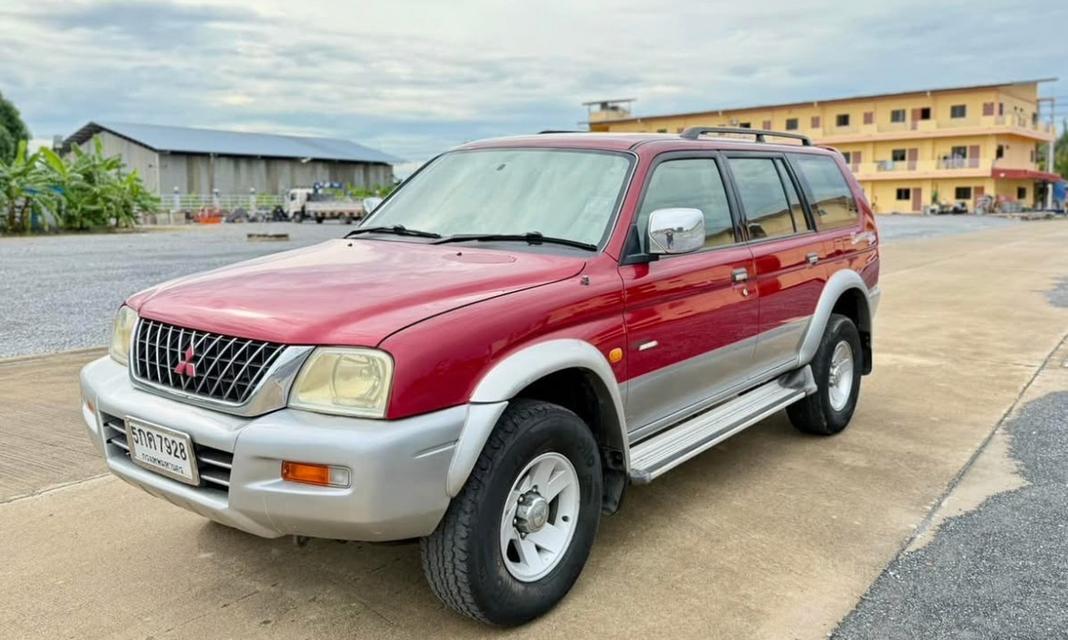 Mitsubishi Strada G Wagon สีแดง 2