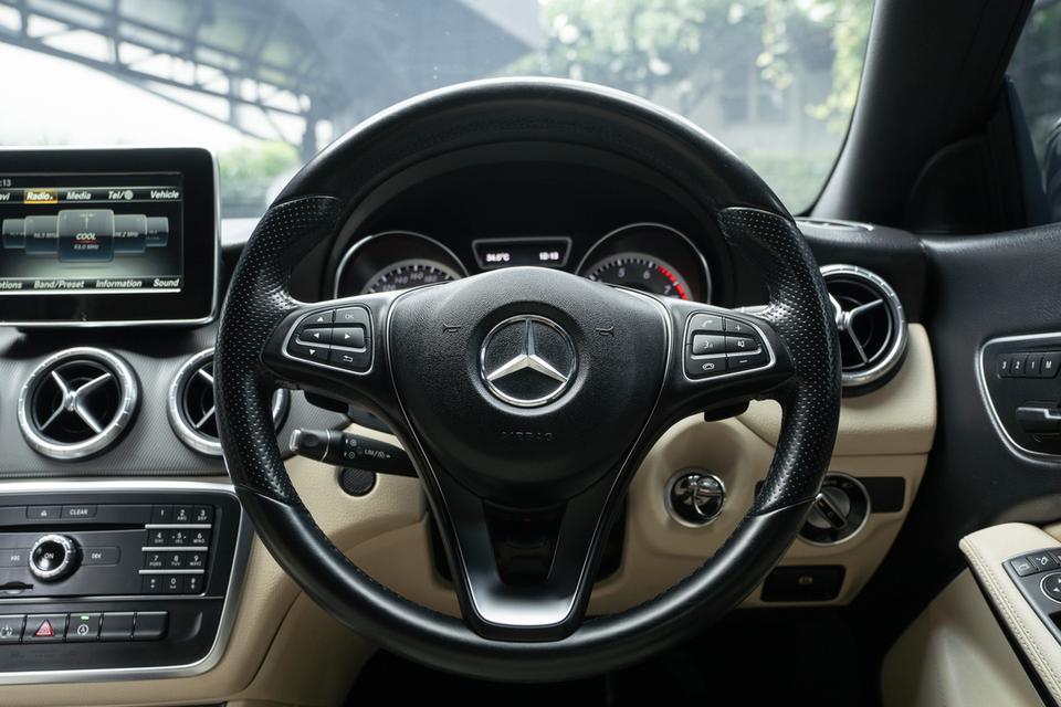 “Mercedes-Benz CLA200 Urban“ ปี 2016