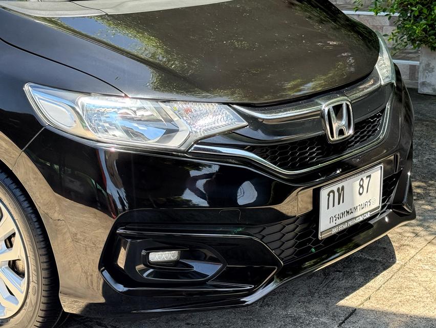 2019 HONDA JAZZ GK รถมือเดียวออกป้ายแดง รถวิ่งน้อย เข้าศูนย์ตามระยะ รถไม่เคยมีอุบัติเหตุครับ 8