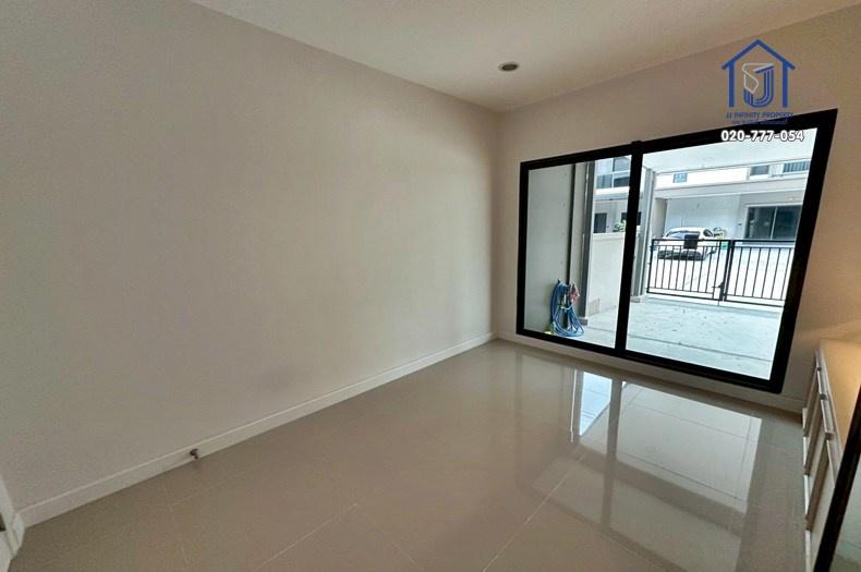 ขายทาวน์โฮม 2 ชั้น หมู่บ้าน วี คอมพาวด์ บางนา-ศรีนครินทร์ ถนนหนามแดง-บางพลี หลังริม ใกล้วงแหวนกาญจนาภิเษก,ทางด่วนบูรพาวิถี 5