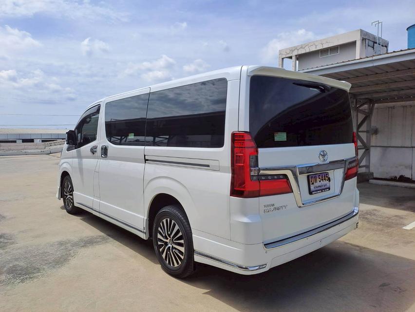 TOYOTA MAJESTY  2.8 PREMIUM ปี2020 สีขาว