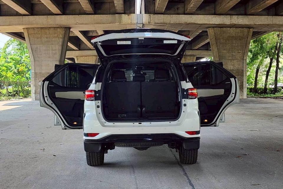 Toyota FORTUNER 2.8 Legender Black Top 4WD AT ปี 2023 รถสวยมือเดียว ไมล์น้อย 8