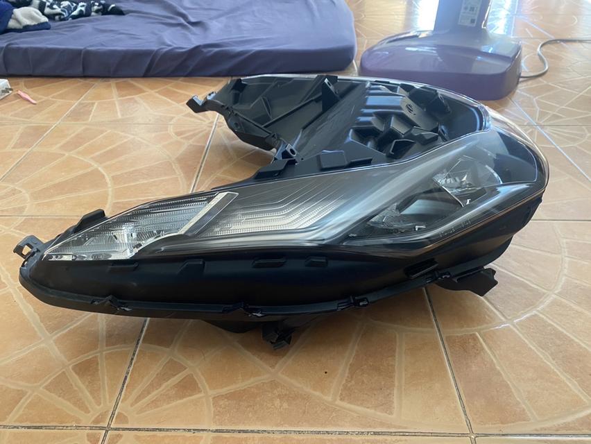 อะไหล่ไฟหน้า pcx160