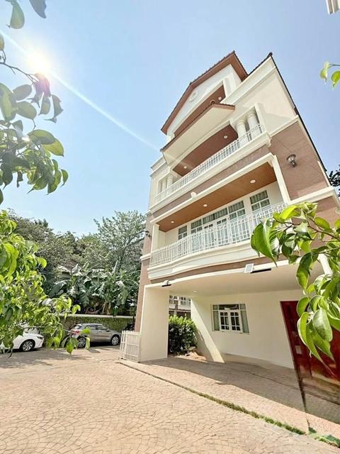 ดองกิ มอลล์ ทองหล่อ 1.4 กม. ทำเล Penthouse Thonglor BTS เอกมัย 1.6กม. ทาวน์โฮมสุดหรู 4 ชั้น 25 ตร.วา. 400 ตร.ม. ฟังก์ชัน 1