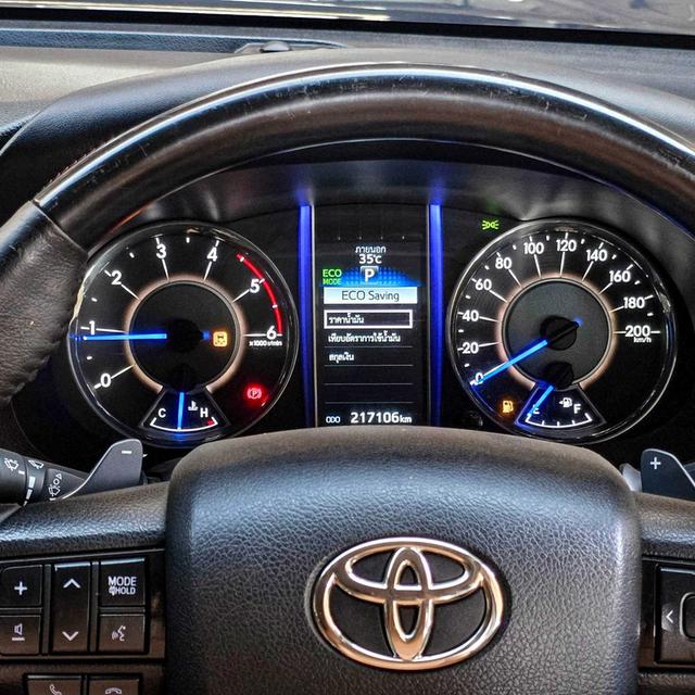 TOYOTA FORTUNER 2.8 V 4WD ปี 2015  (โฉม ปี15-ปัจจุบัน) เครื่องยนต์ดีเซล เกียร์ Auto สีน้ำตาล 7 ที่นั่ง ไมล์แท้เพียง 217,106 km. 17