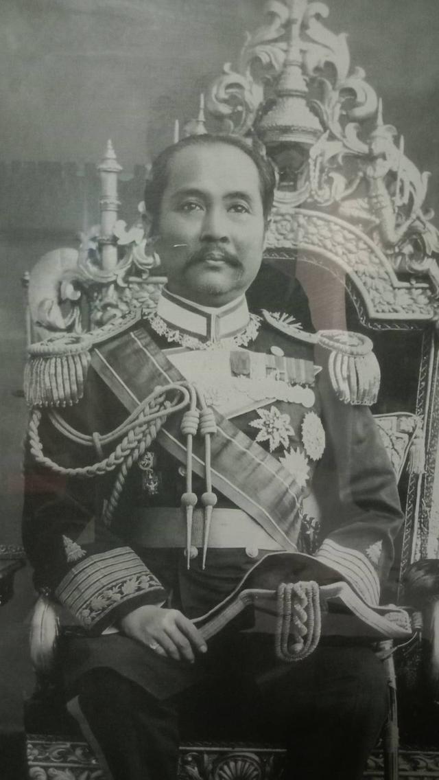 784.พระบรมฉายาลักษณ์ในหลวงรัชกาลที่ 5 พระบาทสมเด็จพระปรมินทรมหาจุฬาลงกรณ์ พระจุลจอมเกล้าเจ้าอยู่หัว รูปย่อยที่ 2