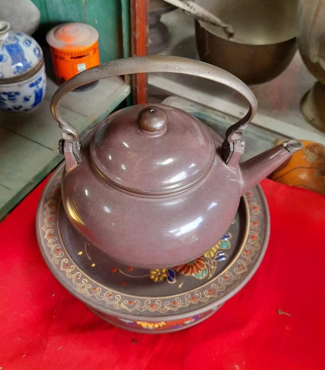 กาน้ำชาดินเผาโบราณ ปั้นชาอี๋ซิง ผิวขัดมัน สีดำ ใบใหญ่ ป้านชาอี๋ซิง ป้านชาเก่า