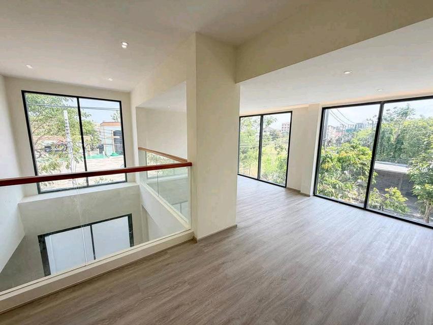 ขายบ้านเดี่ยว 2 ชั้น หลังมุม สไตล์ Modern Luxury สุขุมวิท 71 | 4 ห้องนอน พร้อมห้องนอนชั้นล่าง | สงบเป็นส่วนตัว | เดินทางสะดวก 13