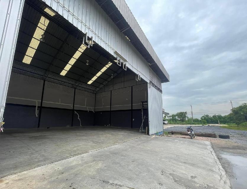 ให้เช่าโกดังพร้อมสำนักงาน 2 ชั้น / พื้นที่ 575 ตารางเมตร / ทำเล ถนนพัฒนาชนบท 4 เขตลาดกระบัง 3