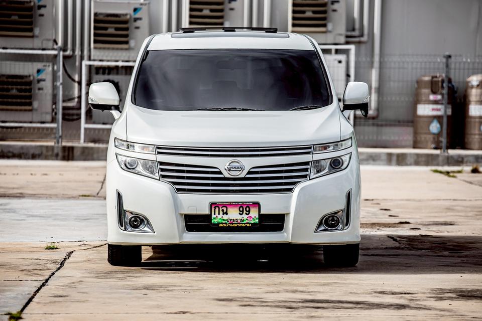 Nissan Elgrand 2.5 ปี 2012 สีขาว 7 ที่นั่ง ประตูสไลด์ไฟฟ้า