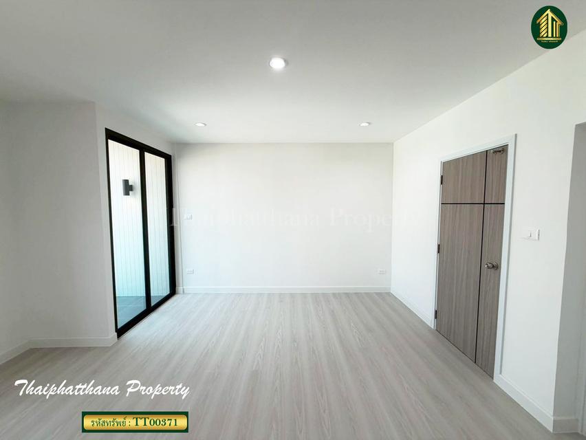 ทาวน์โฮม 3 ชั้น ซอยนาคนิวาส ลาดพร้าว 8